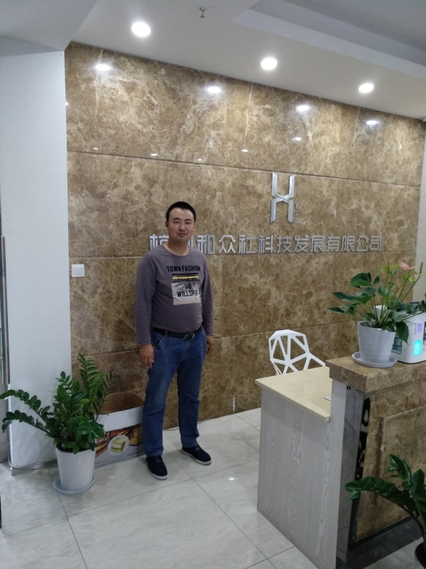 雨中的伞的第一张照片--贵港相亲服务中心