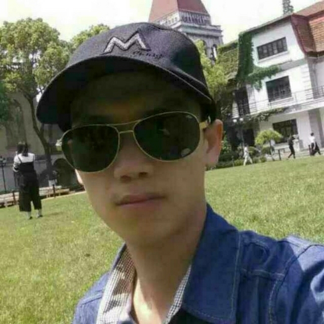 龙小华的第一张照片--贵港相亲服务中心