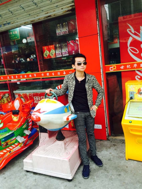 阳光帅气男嘉宾的第一张照片--贵港相亲服务中心