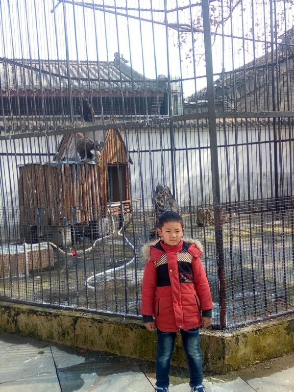 山高人伟峰的第一张照片--贵港相亲服务中心