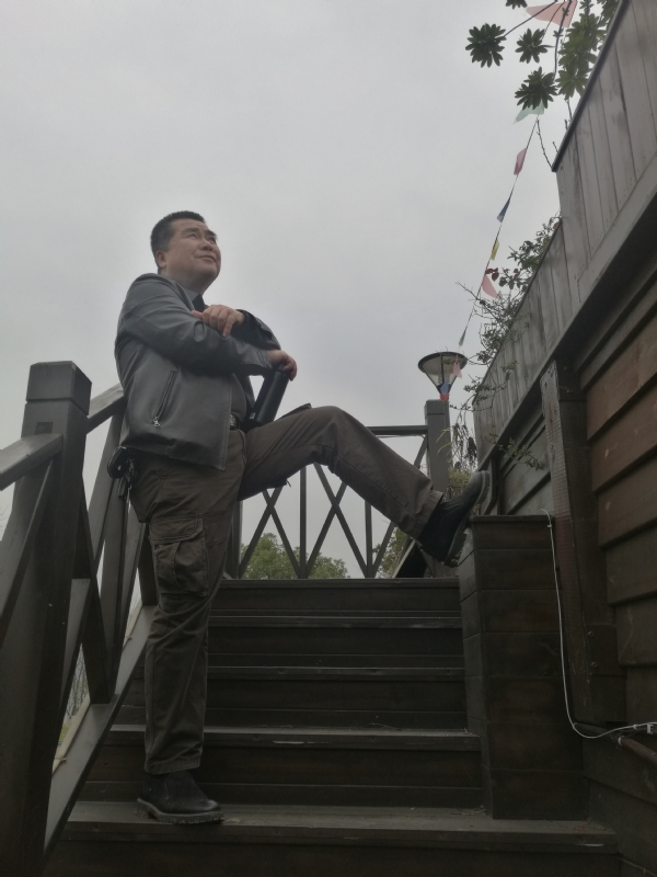 孤单背影的第一张照片--贵港相亲服务中心