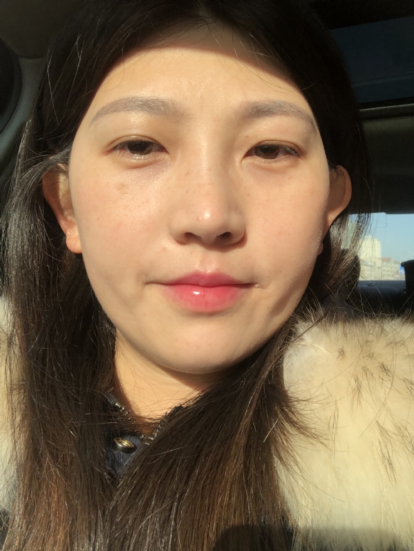 轻闭双眼的第一张照片--贵港相亲服务中心