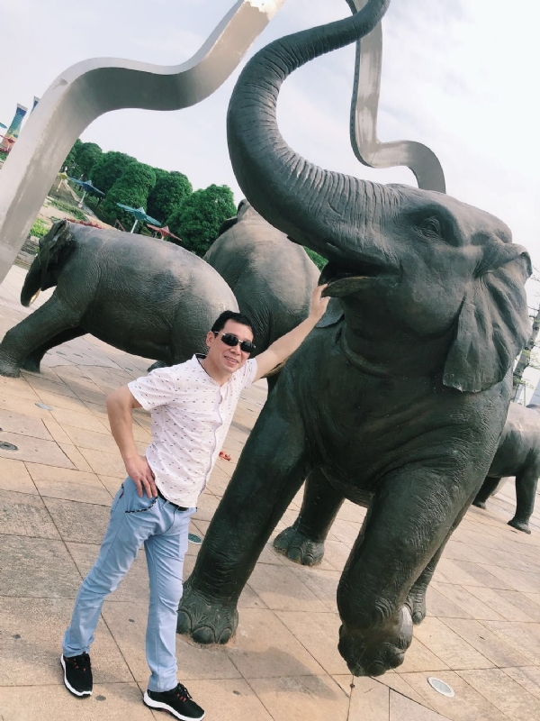 朝望大海的第三张照片--贵港相亲服务中心