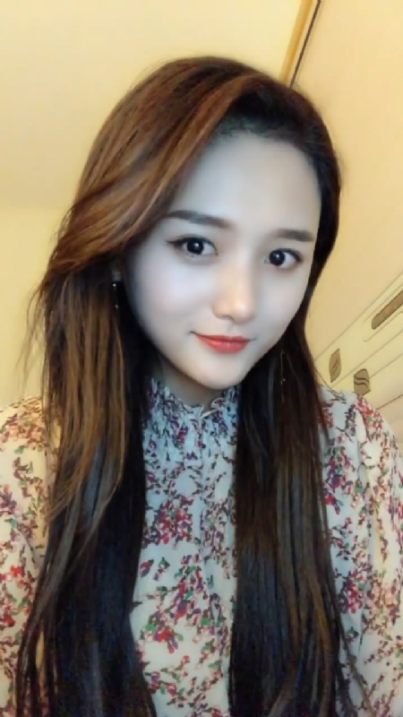 淡然一笑的第一张照片--贵港相亲服务中心