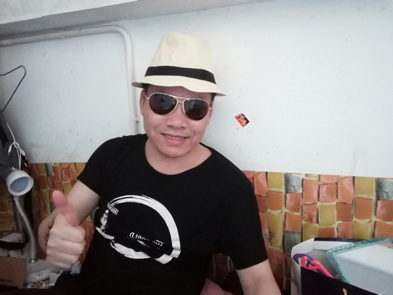 艰难爱情的第一张照片--贵港相亲服务中心