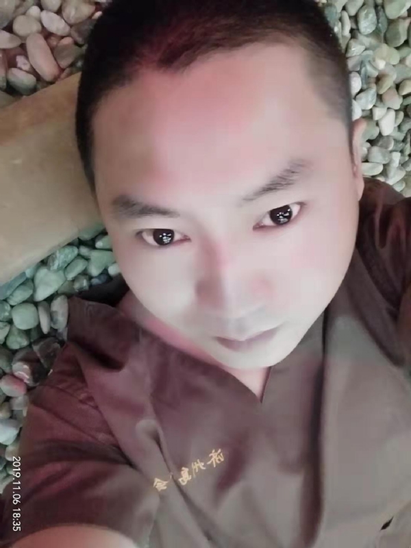 红枫叶的第一张照片--贵港相亲服务中心