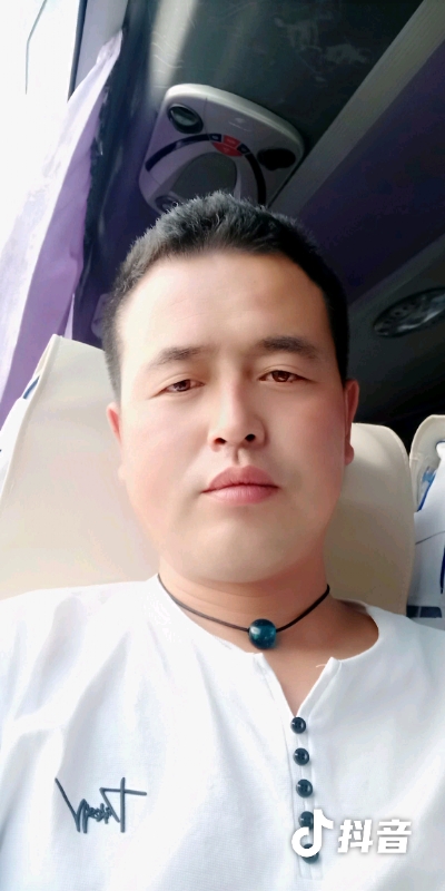 瞬间被爱上的第一张照片--贵港相亲服务中心