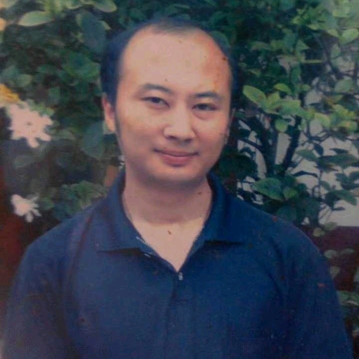 石峰里的生命的第一张照片--贵港相亲服务中心