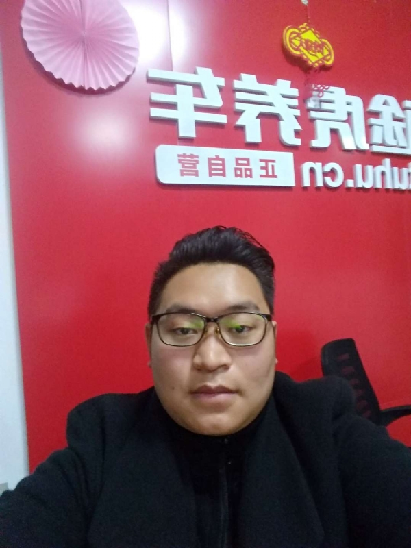 向上倾斜45度的第一张照片--贵港相亲服务中心