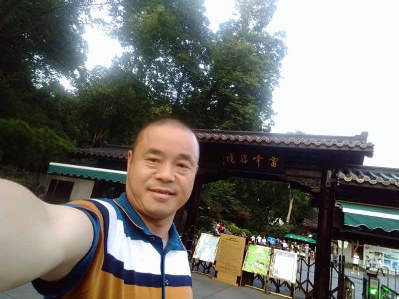 夏雨晨紫的第一张照片--贵港相亲服务中心