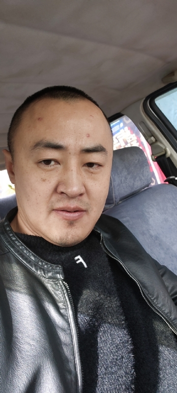 精神九哥的第一张照片--贵港相亲服务中心