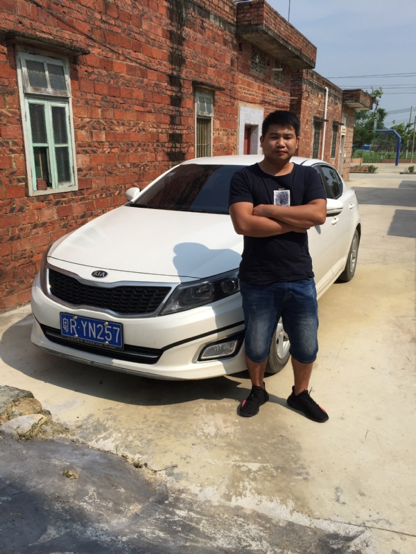 独坐街头的第二张照片--贵港相亲服务中心