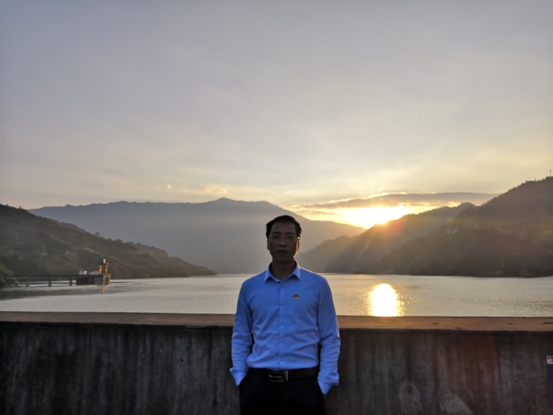 庸人自扰的第一张照片--贵港相亲服务中心