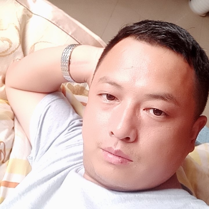 忘世情的第一张照片--贵港相亲服务中心