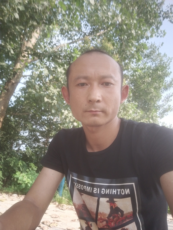 80大叔的第二张照片--贵港相亲服务中心