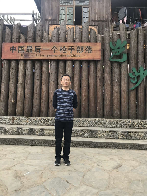 屯里的富豪的第一张照片--贵港相亲服务中心