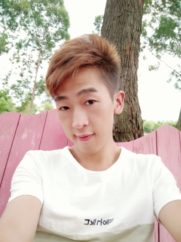 一觉睡到小时候的第二张照片--贵港相亲服务中心