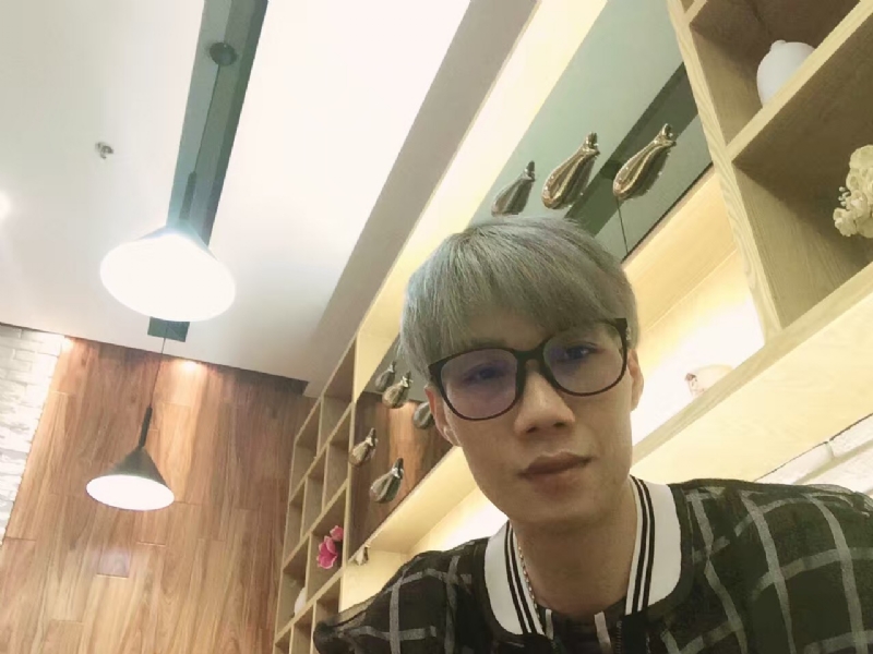 黄峰的第一张照片--贵港相亲服务中心