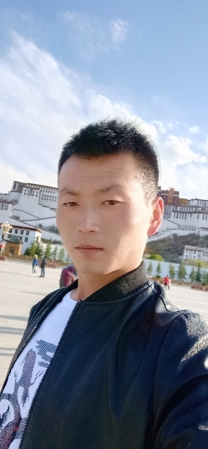 阳光下的小草的第二张照片--贵港相亲服务中心