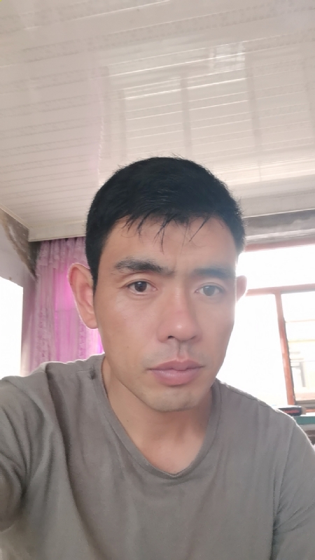 小草莓1981的第一张照片--贵港相亲服务中心