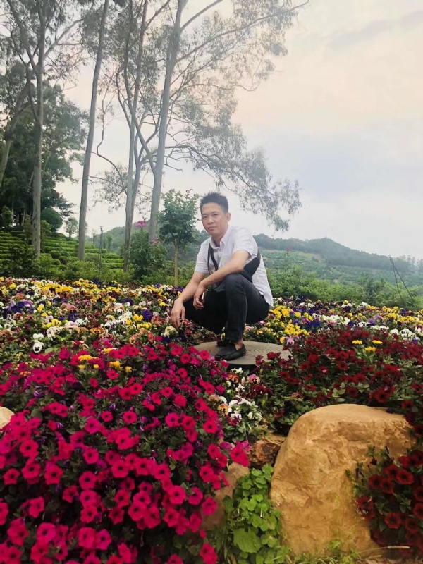 小郑的第一张照片--贵港相亲服务中心