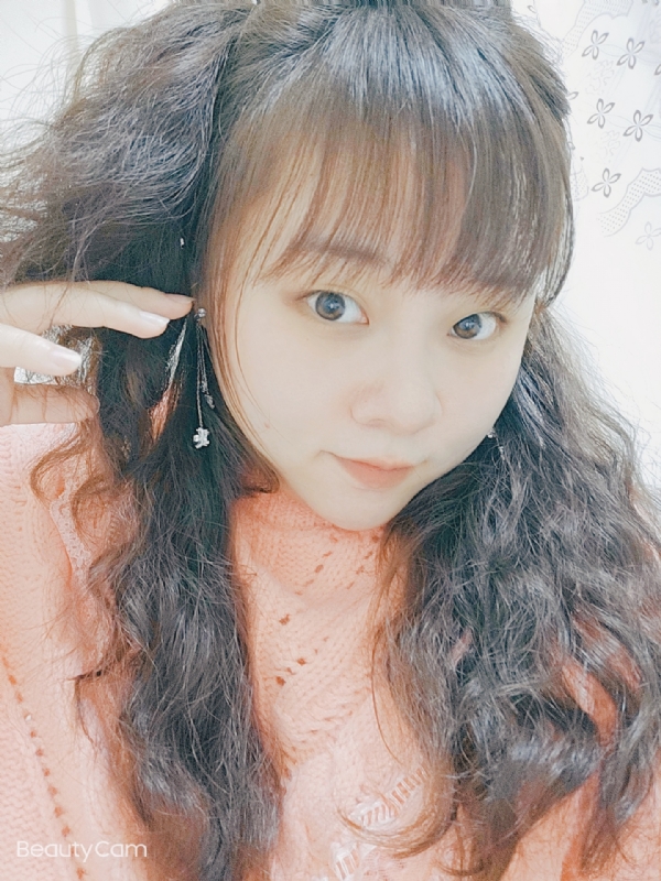 艾薇儿的第一张照片--贵港相亲服务中心