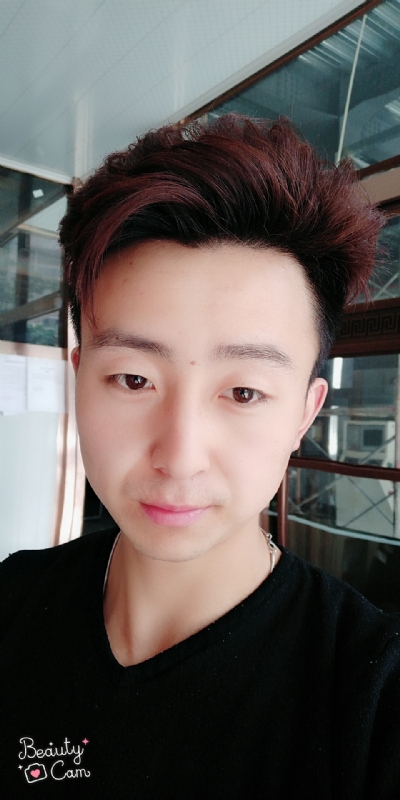 拼命微笑的第三张照片--贵港相亲服务中心