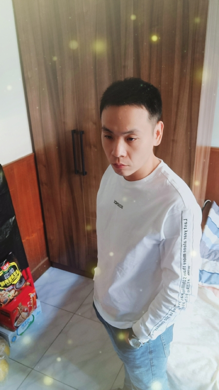 没有蜡笔的小航的第三张照片--贵港相亲服务中心