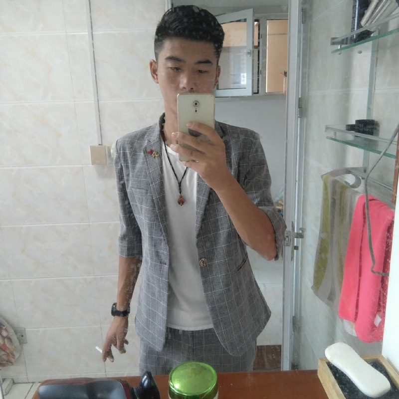 会淹死的鱼的第一张照片--贵港相亲服务中心