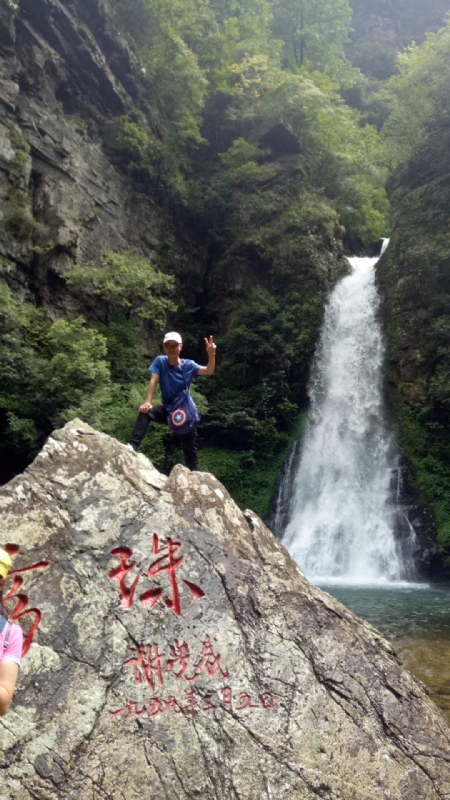 海岸岩崖的第一张照片--贵港相亲服务中心
