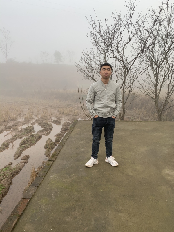 迷路的小猪的第一张照片--贵港相亲服务中心