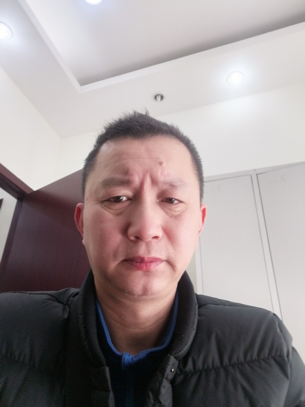 相视而笑的第一张照片--贵港相亲服务中心