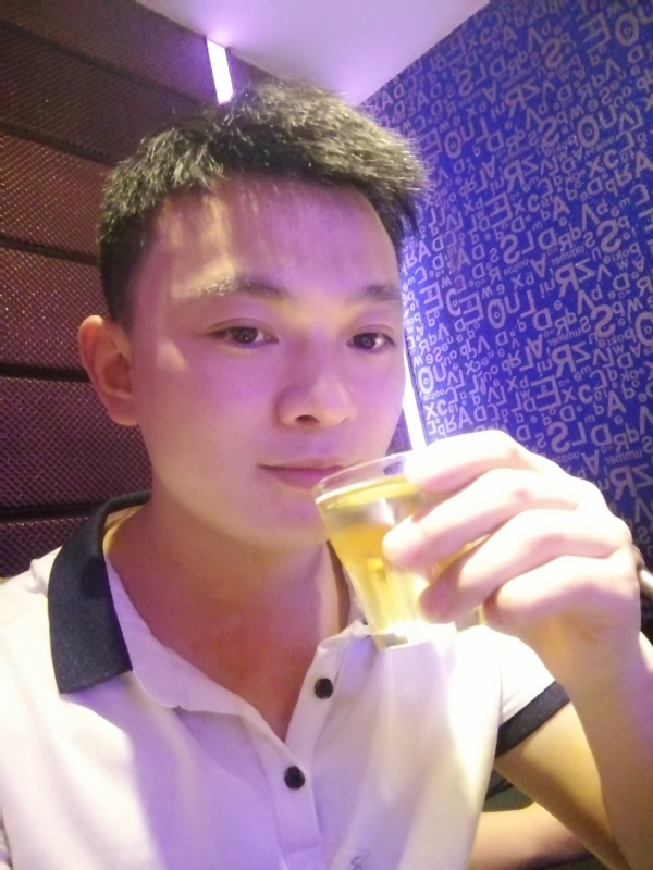 幸福的拥抱的第一张照片--贵港相亲服务中心