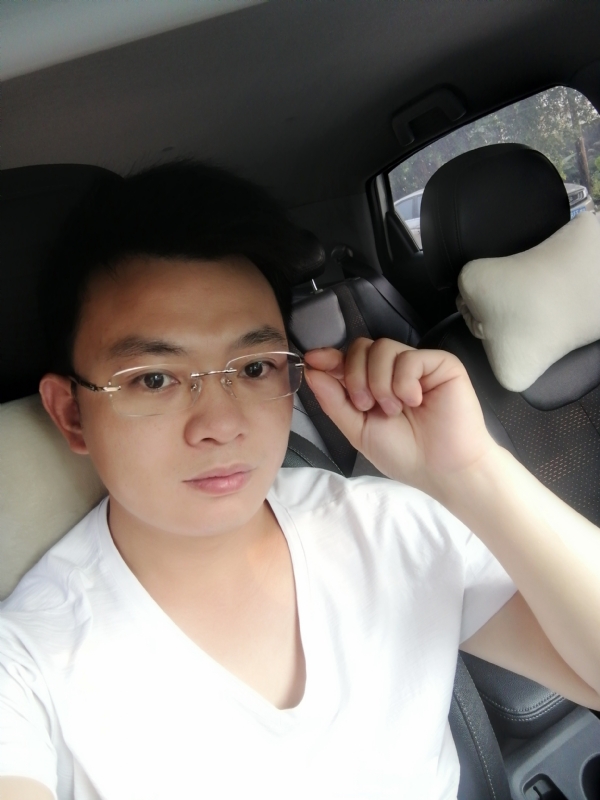 幸福的拥抱的第二张照片--贵港相亲服务中心