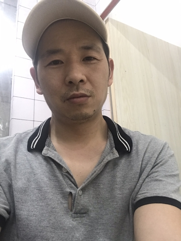 老何的第一张照片--贵港相亲服务中心