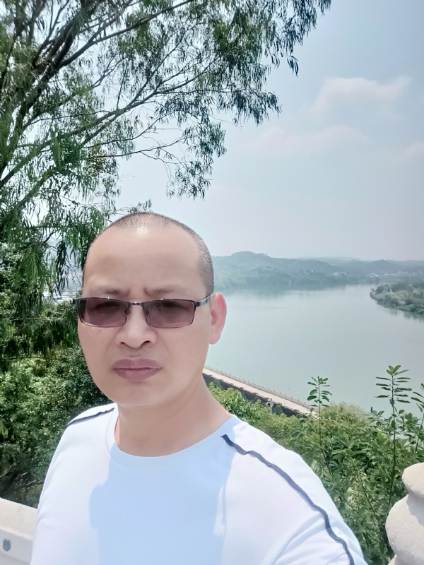 随缘随性的第一张照片--贵港相亲服务中心