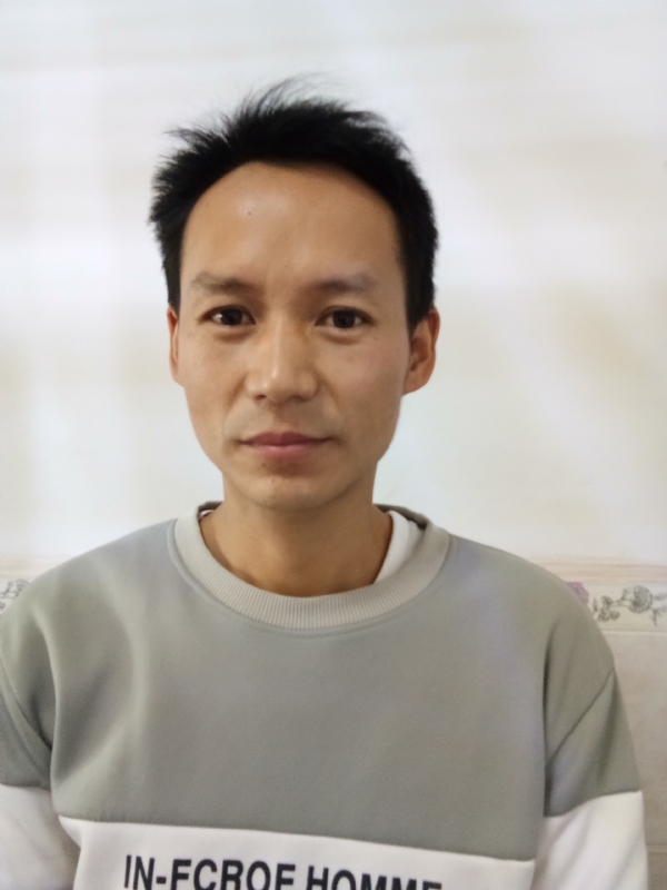 单亲爸爸的第一张照片--贵港相亲服务中心