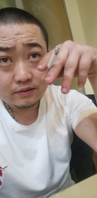 孤独的螃蟹的第一张照片--贵港相亲服务中心