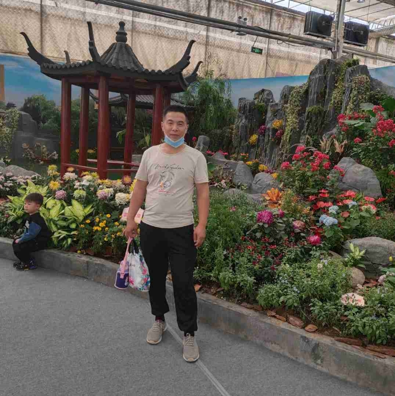 受伤的痴情男的第一张照片--贵港相亲服务中心