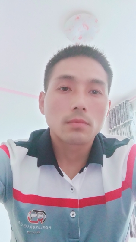 染红尘世的第二张照片--贵港相亲服务中心