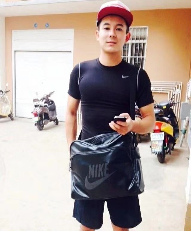 花花是只狗的第一张照片--贵港相亲服务中心