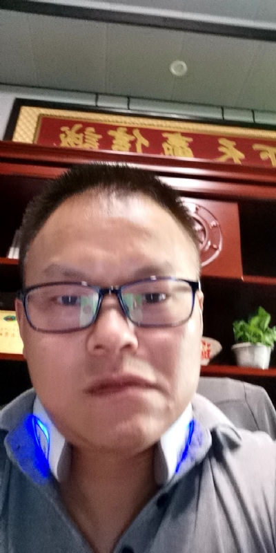 模具工匠的第一张照片--贵港相亲服务中心