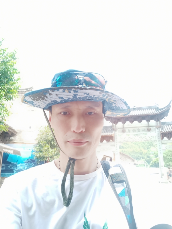 童群海的第一张照片--贵港相亲服务中心