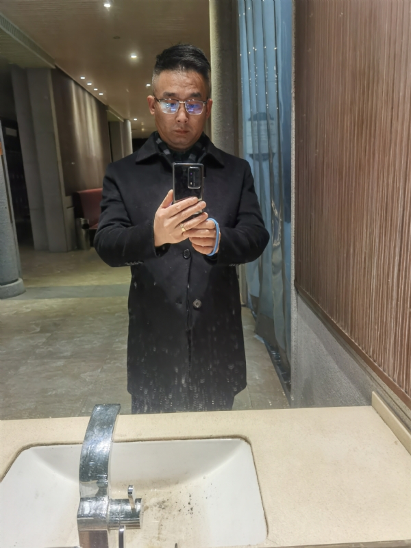 孤独尘埃的第一张照片--贵港相亲服务中心