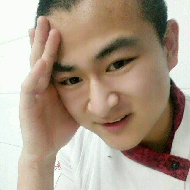 人潮拥挤的第一张照片--贵港相亲服务中心