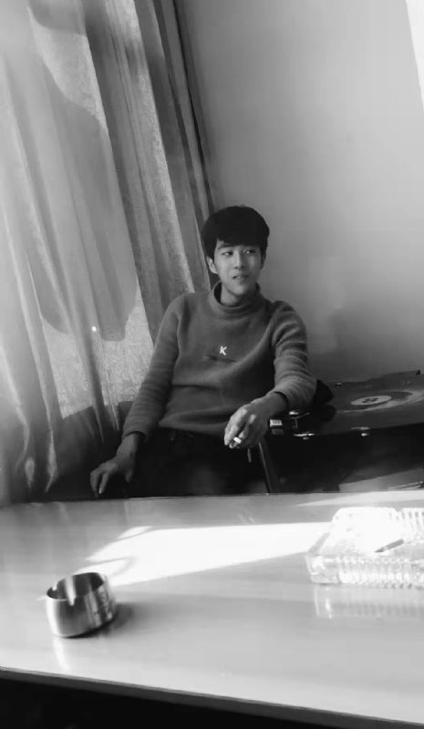 酷似小丑的第二张照片--贵港相亲服务中心