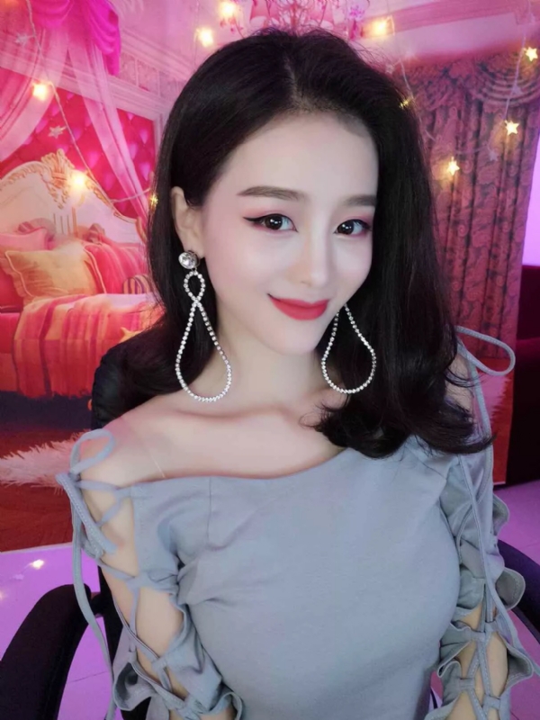 Cici的第三张照片--贵港相亲服务中心