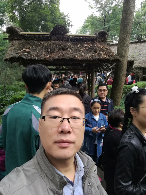 撑起一片天的第一张照片--贵港相亲服务中心