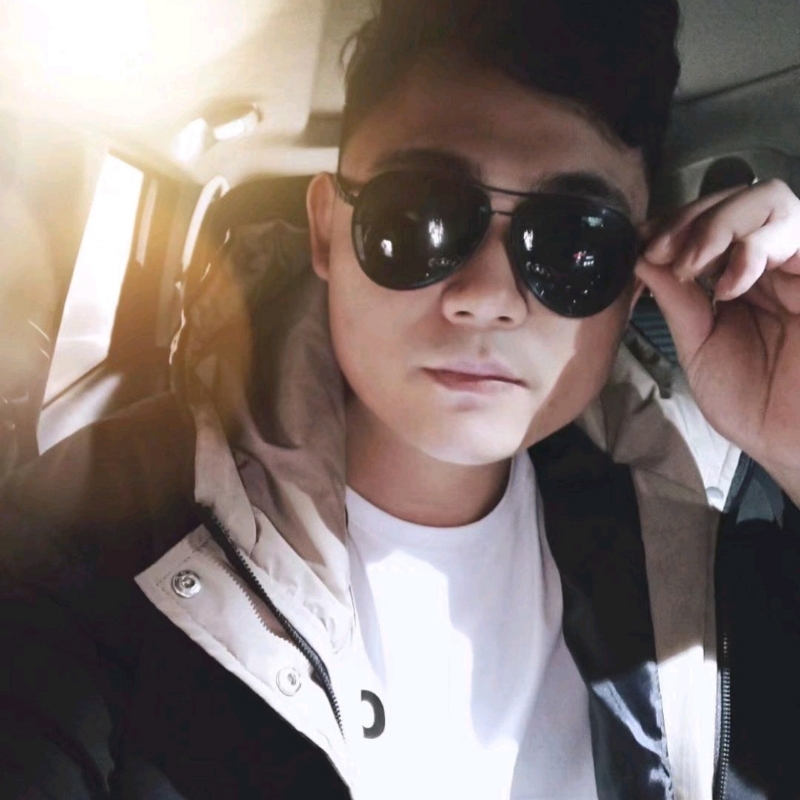 高大威武的第二张照片--贵港相亲服务中心