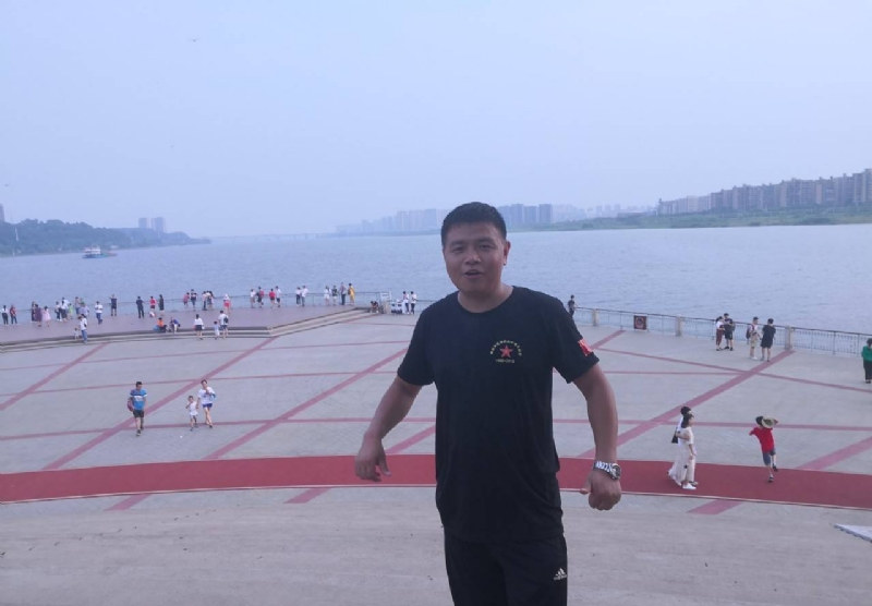 曾经心疼的我的第一张照片--贵港相亲服务中心